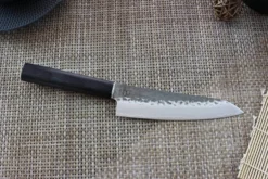 Couteau santoku japonais Shizu Hamono Yamato martelé 18cm manche sombre