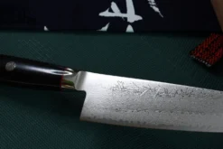 Couteau santoku japonais Yaxell SuperGou Ypsilon 16.5cm damas 193 couches