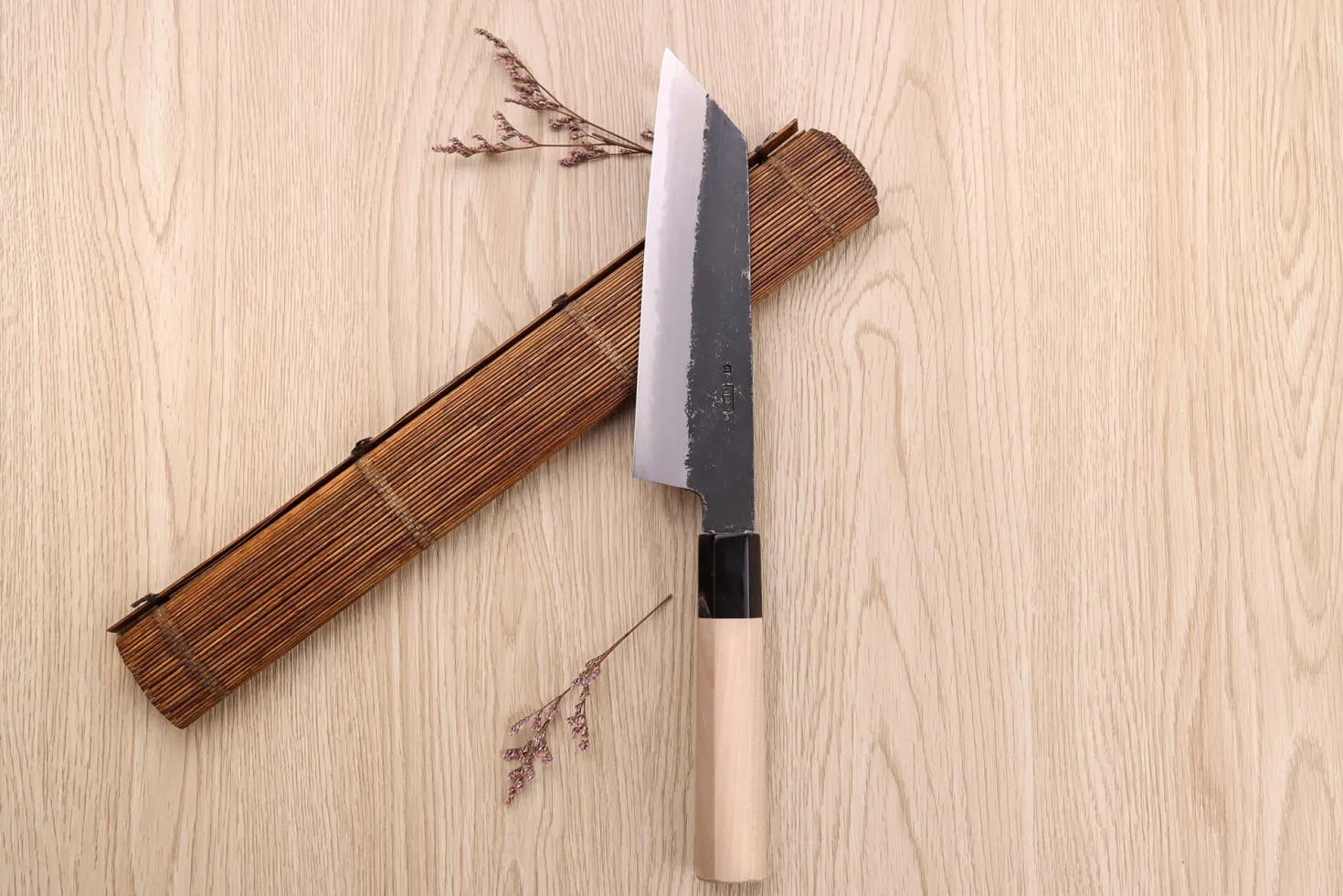 Couteau santoku kiritsuke 18cm japonais artisanal Sakai Kikumori Kikuzuki Kuro