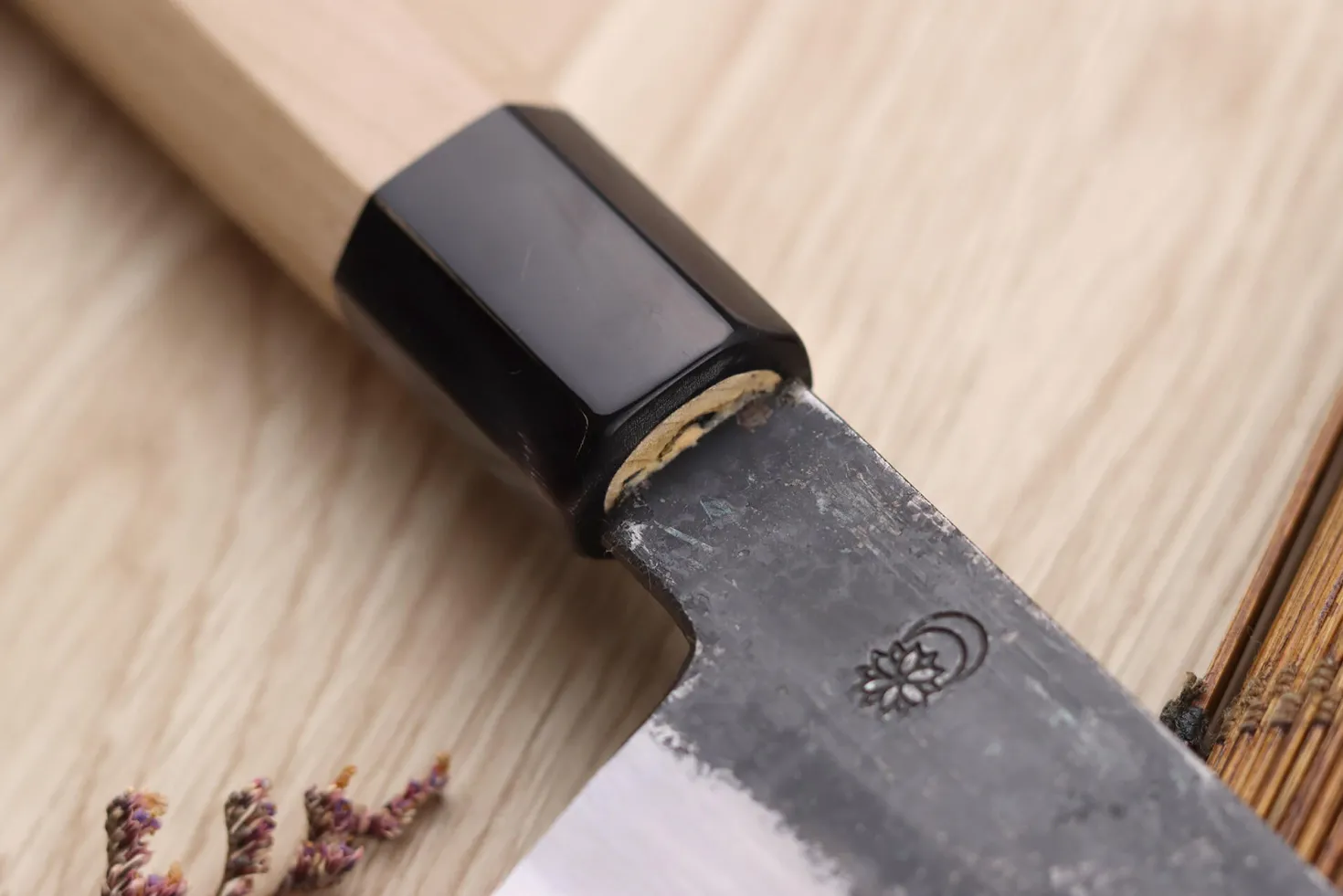 Couteau santoku kiritsuke 18cm japonais artisanal Sakai Kikumori Kikuzuki Kuro