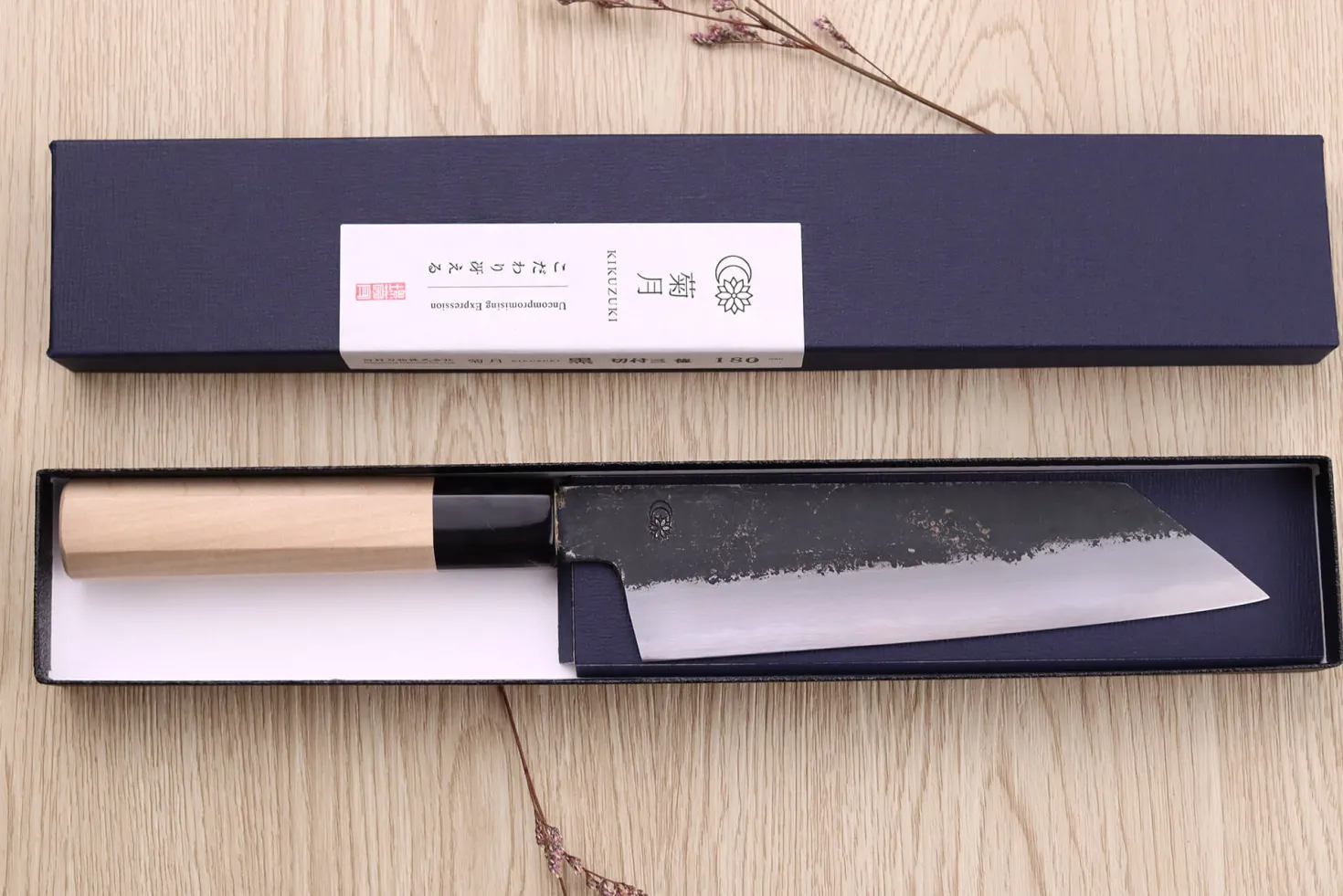 Couteau santoku kiritsuke 18cm japonais artisanal Sakai Kikumori Kikuzuki Kuro