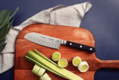 Couteau santoku Tramontina Century lame forgée 13cm manche polycarbonate noir
