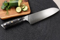 Couteau santoku Wusaki Sakin Damas 10Cr 17cm manche en fibre de carbone et feuille d'or