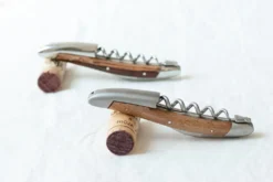 Couteau sommelier Forge de Laguiole manche en cep de vigne finition satinée