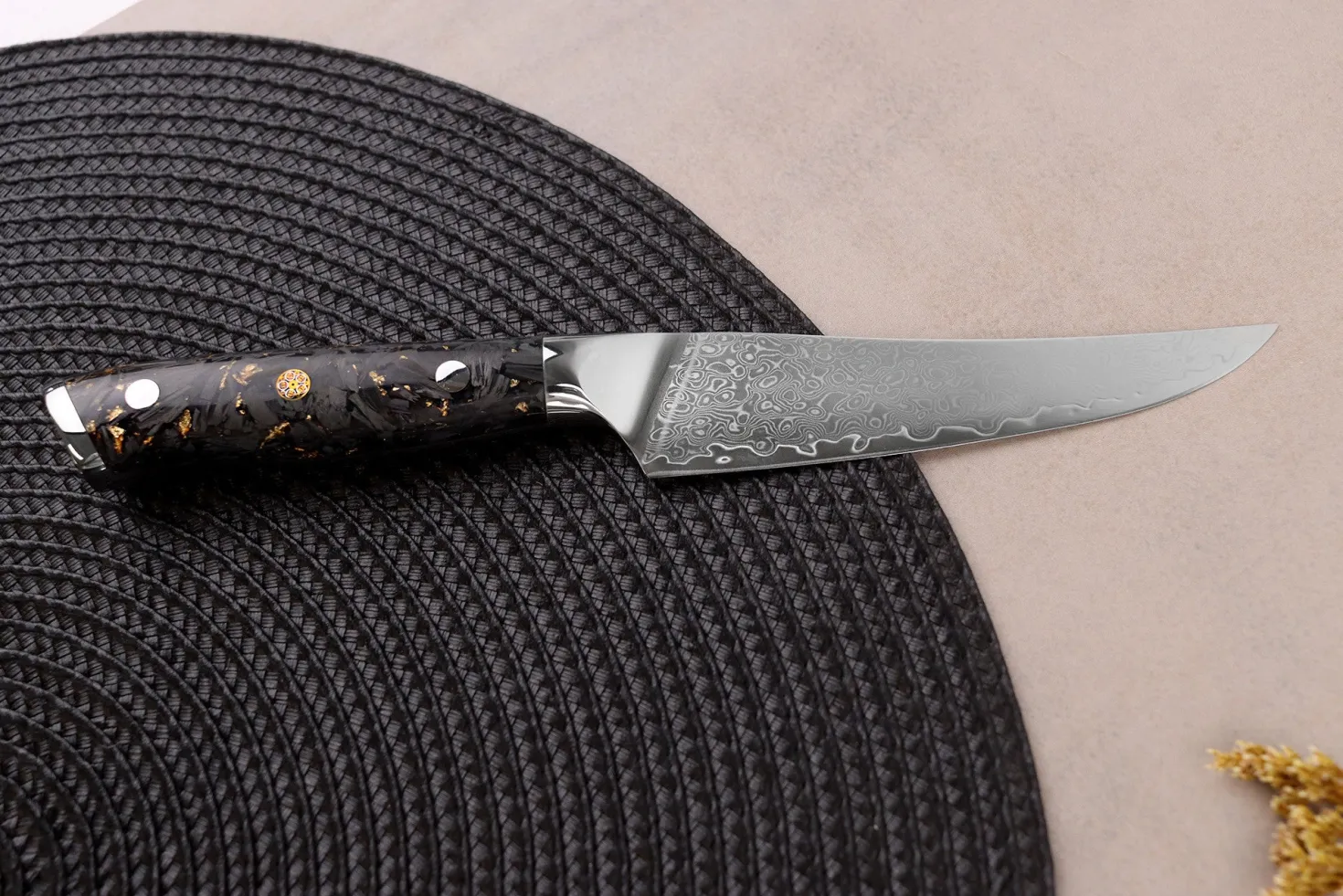 Couteau à steak Wusaki Sakin Damas 10Cr 13cm manche en fibre de carbone et feuille d'or