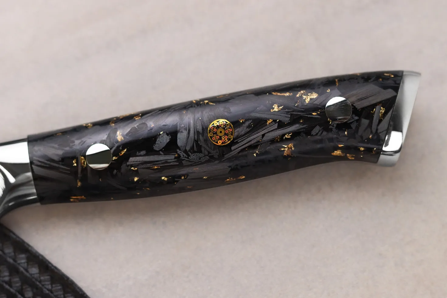 Couteau à steak Wusaki Sakin Damas 10Cr 13cm manche en fibre de carbone et feuille d'or