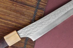 Couteau sujihiki kiritsuke japonais artisanal martelé Yu Kurosaki senko 24cm acier SG2