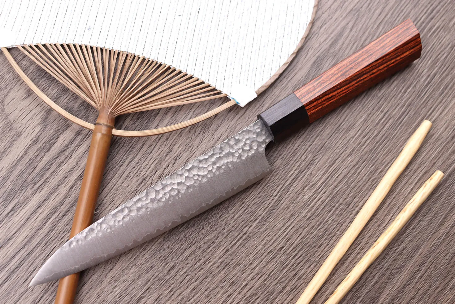 Couteau universel japonais Kanetsugu Heptagon Uto martelé 15cm