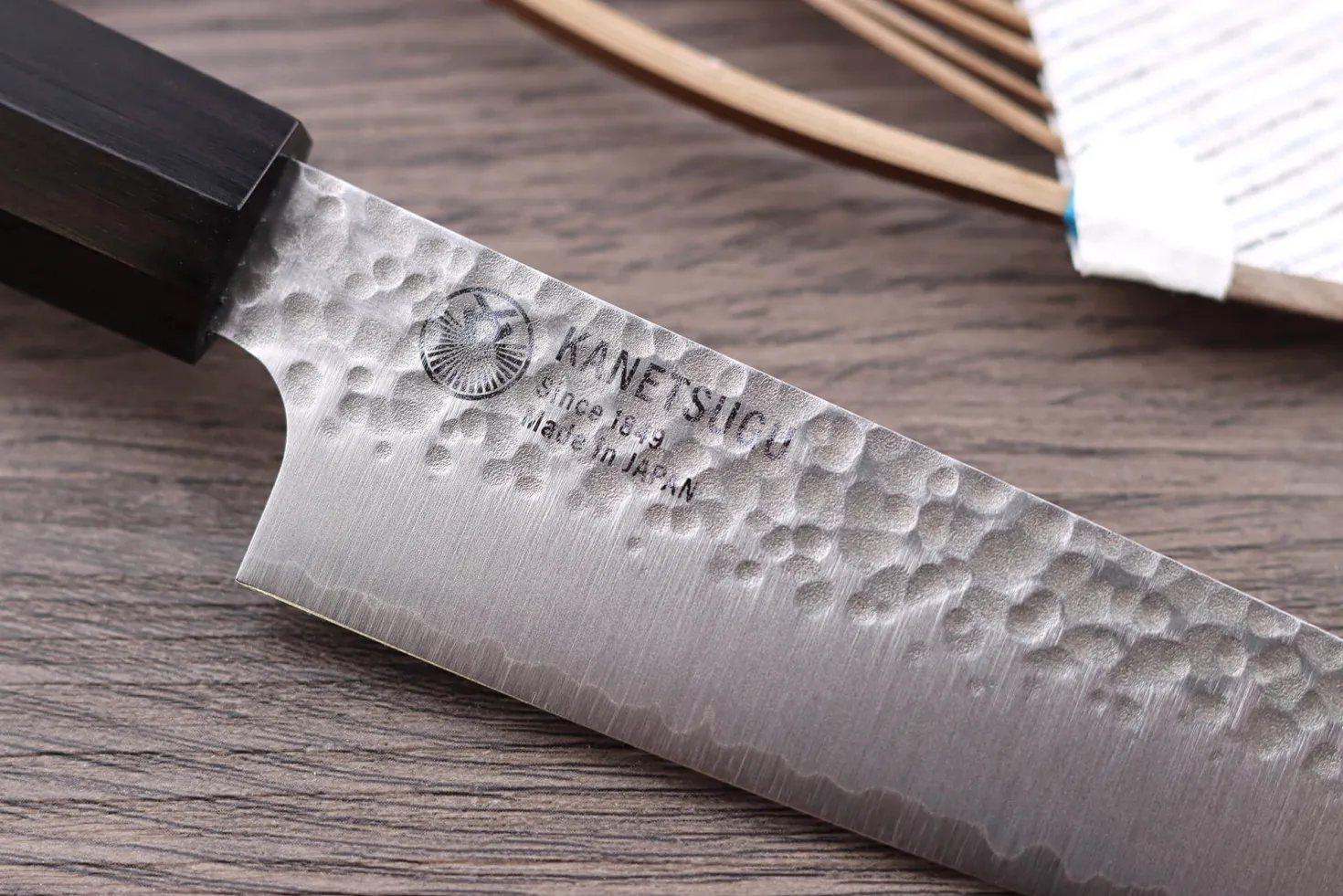 Couteau universel japonais Kanetsugu Heptagon Uto martelé 15cm