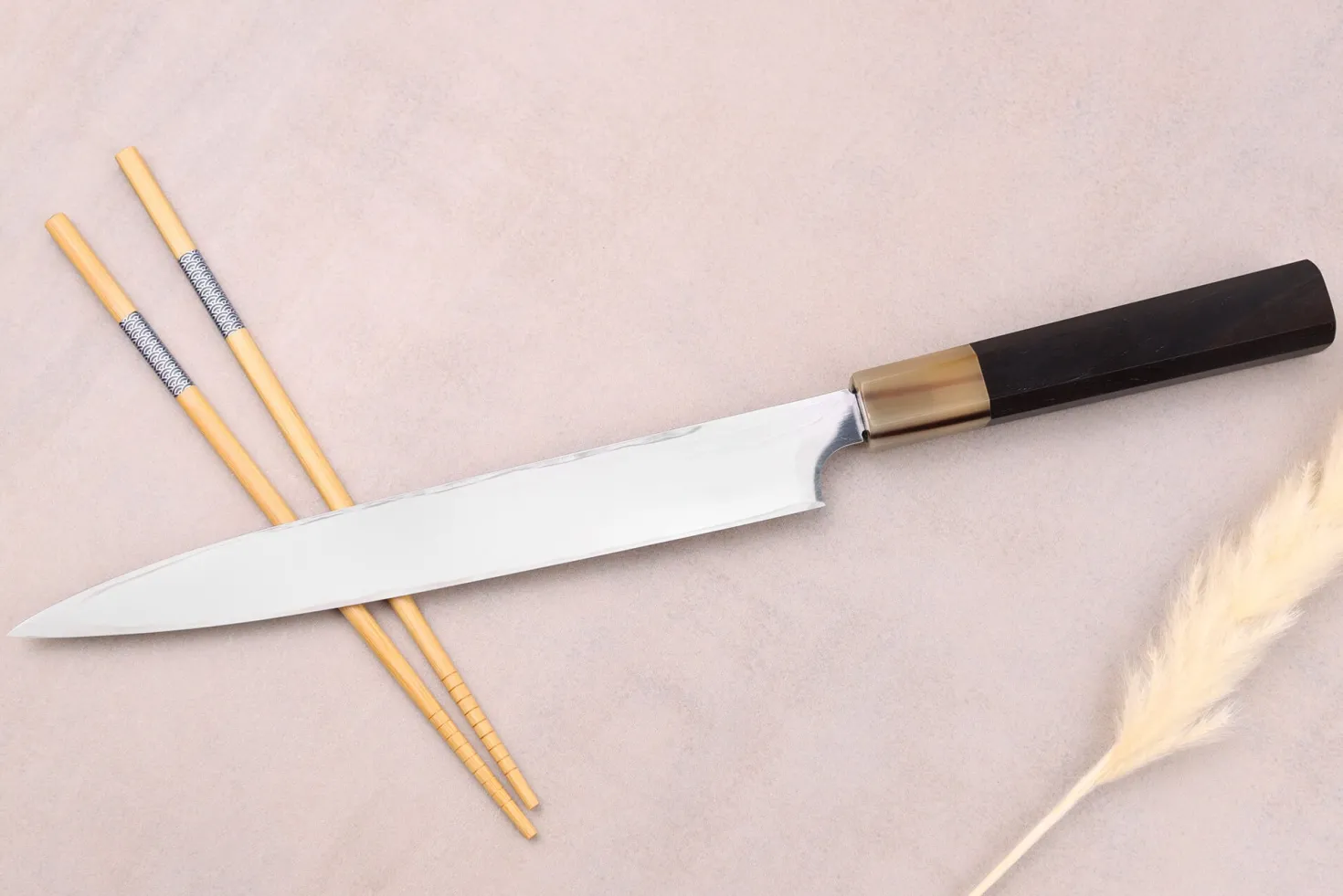 Couteau yanagiba 24cm japonais artisanal Hatsukokoro Yauji Yoshihiro Damas BS2