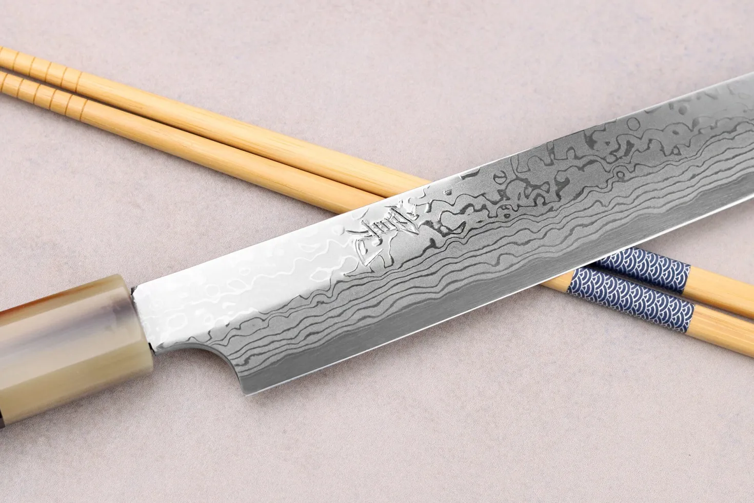 Couteau yanagiba 24cm japonais artisanal Hatsukokoro Yauji Yoshihiro Damas BS2