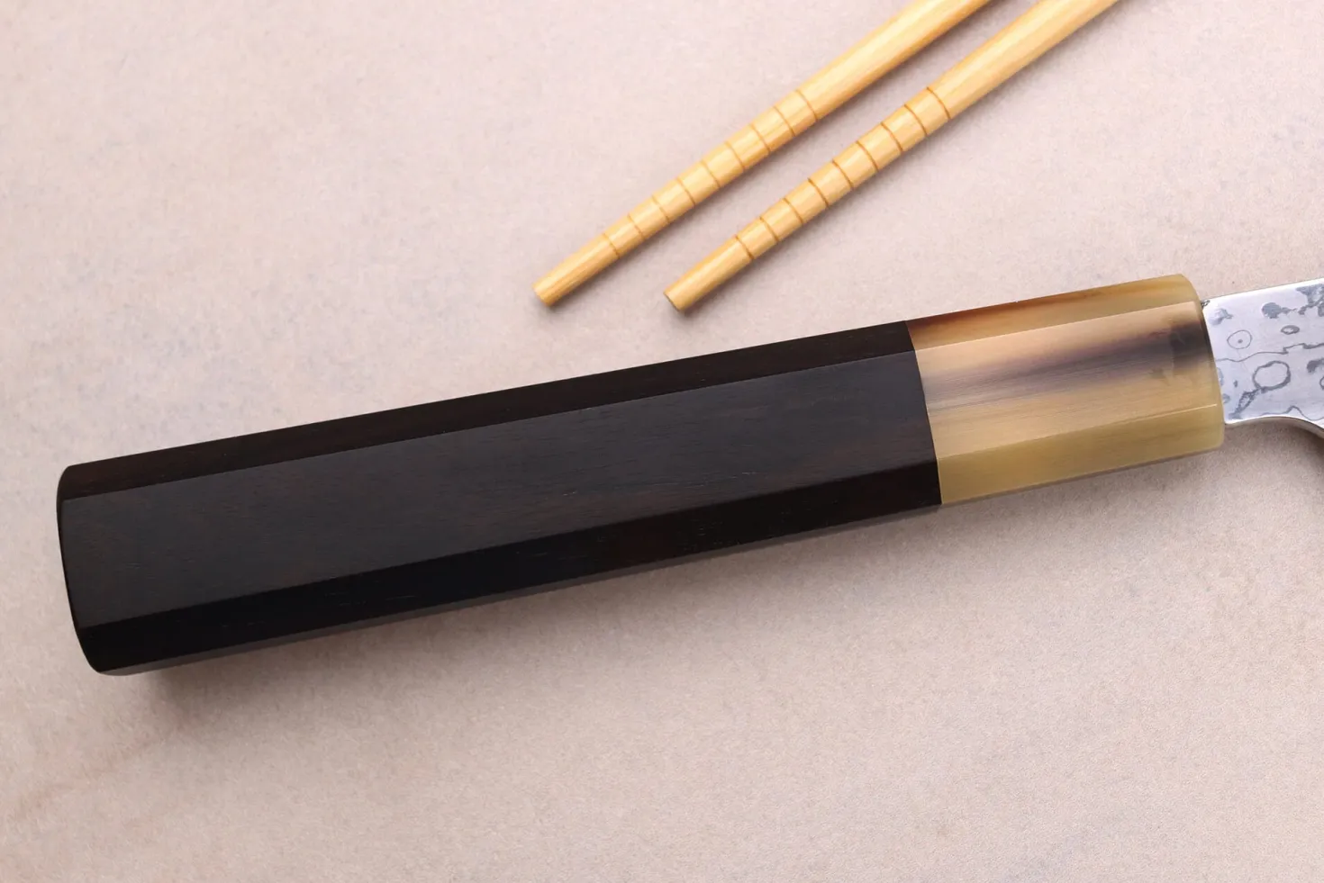Couteau yanagiba 24cm japonais artisanal Hatsukokoro Yauji Yoshihiro Damas BS2