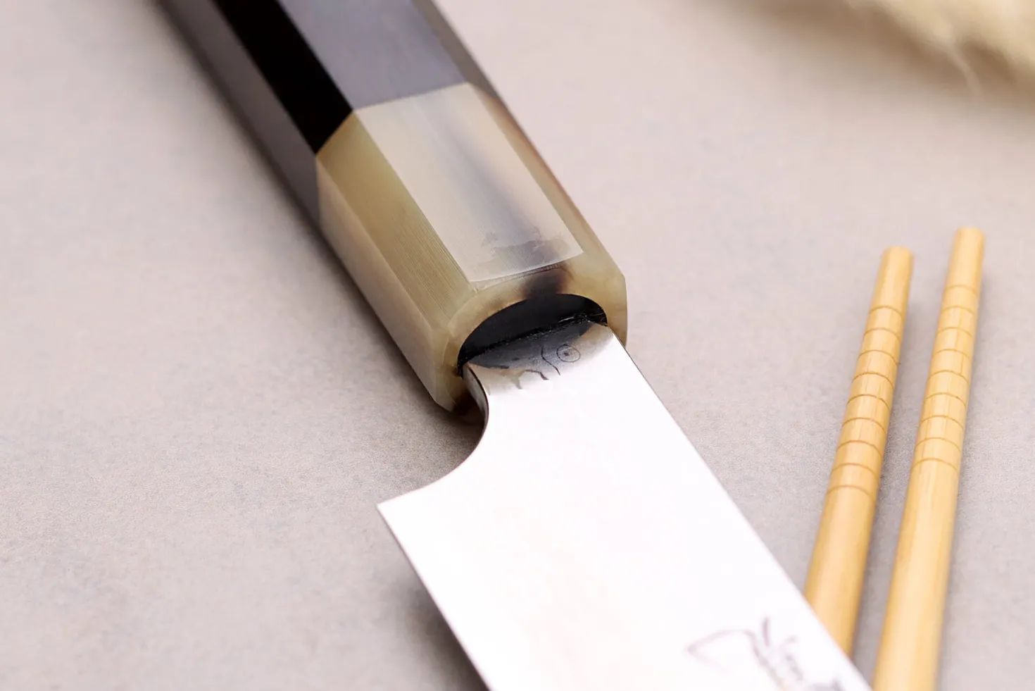 Couteau yanagiba 24cm japonais artisanal Hatsukokoro Yauji Yoshihiro Damas BS2