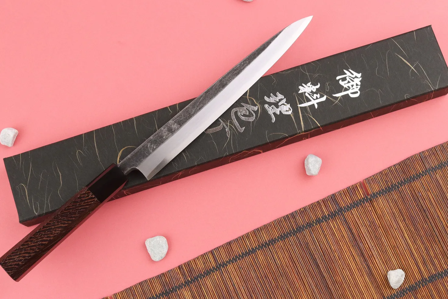 Couteau yanagiba 24cm japonais artisanal Hatsukokoro Shirasagi manche en wengé