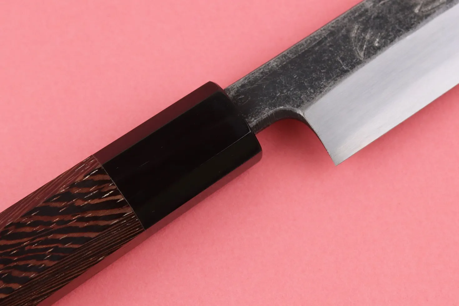 Couteau yanagiba 24cm japonais artisanal Hatsukokoro Shirasagi manche en wengé
