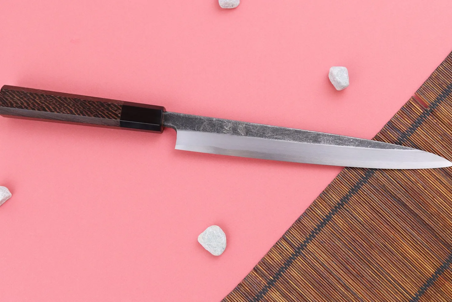 Couteau yanagiba 24cm japonais artisanal Hatsukokoro Shirasagi manche en wengé