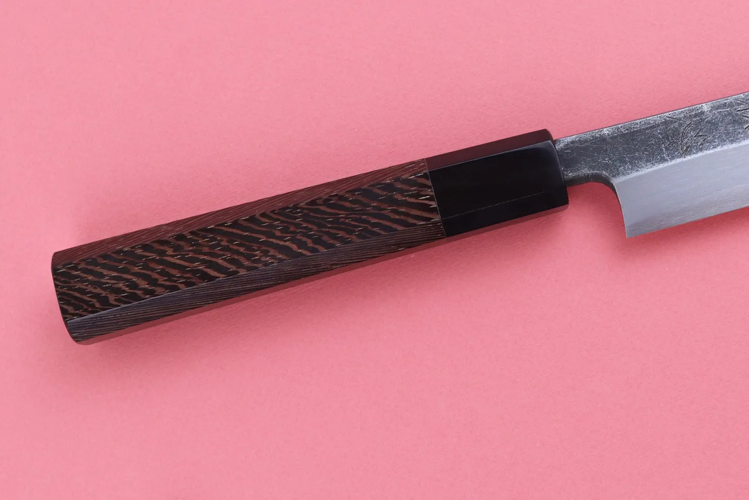 Couteau yanagiba 24cm japonais artisanal Hatsukokoro Shirasagi manche en wengé