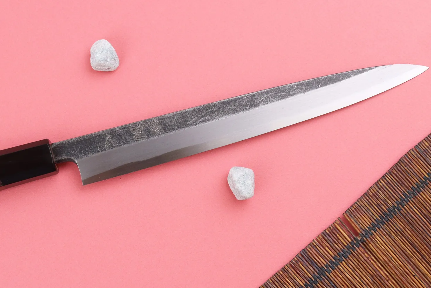 Couteau yanagiba 24cm japonais artisanal Hatsukokoro Shirasagi manche en wengé