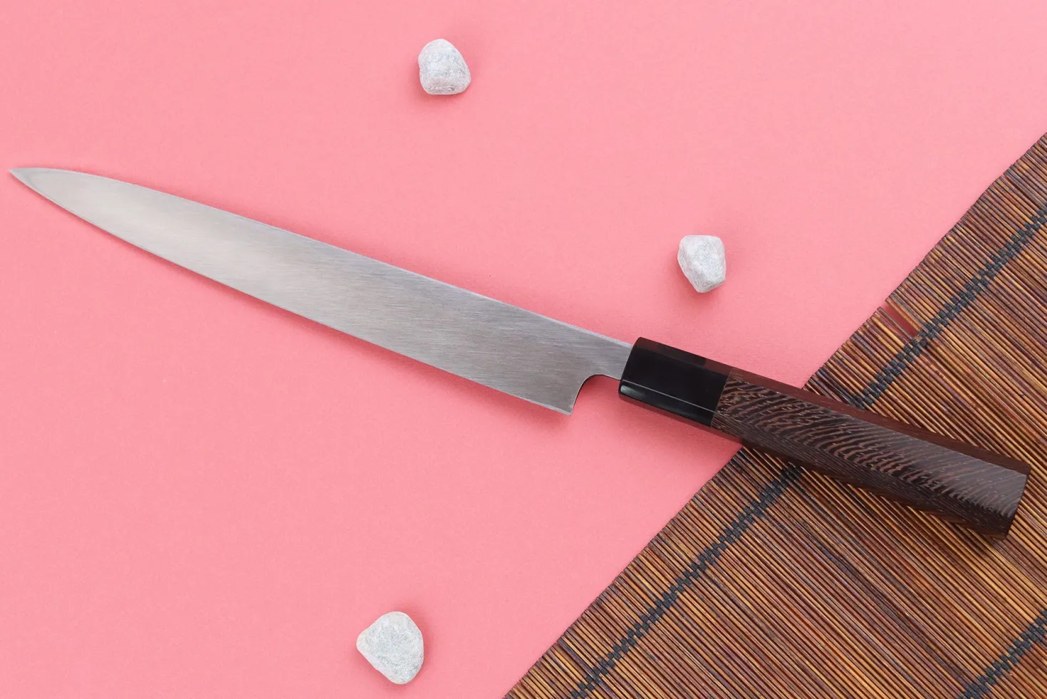 Couteau yanagiba 24cm japonais artisanal Hatsukokoro Shirasagi manche en wengé
