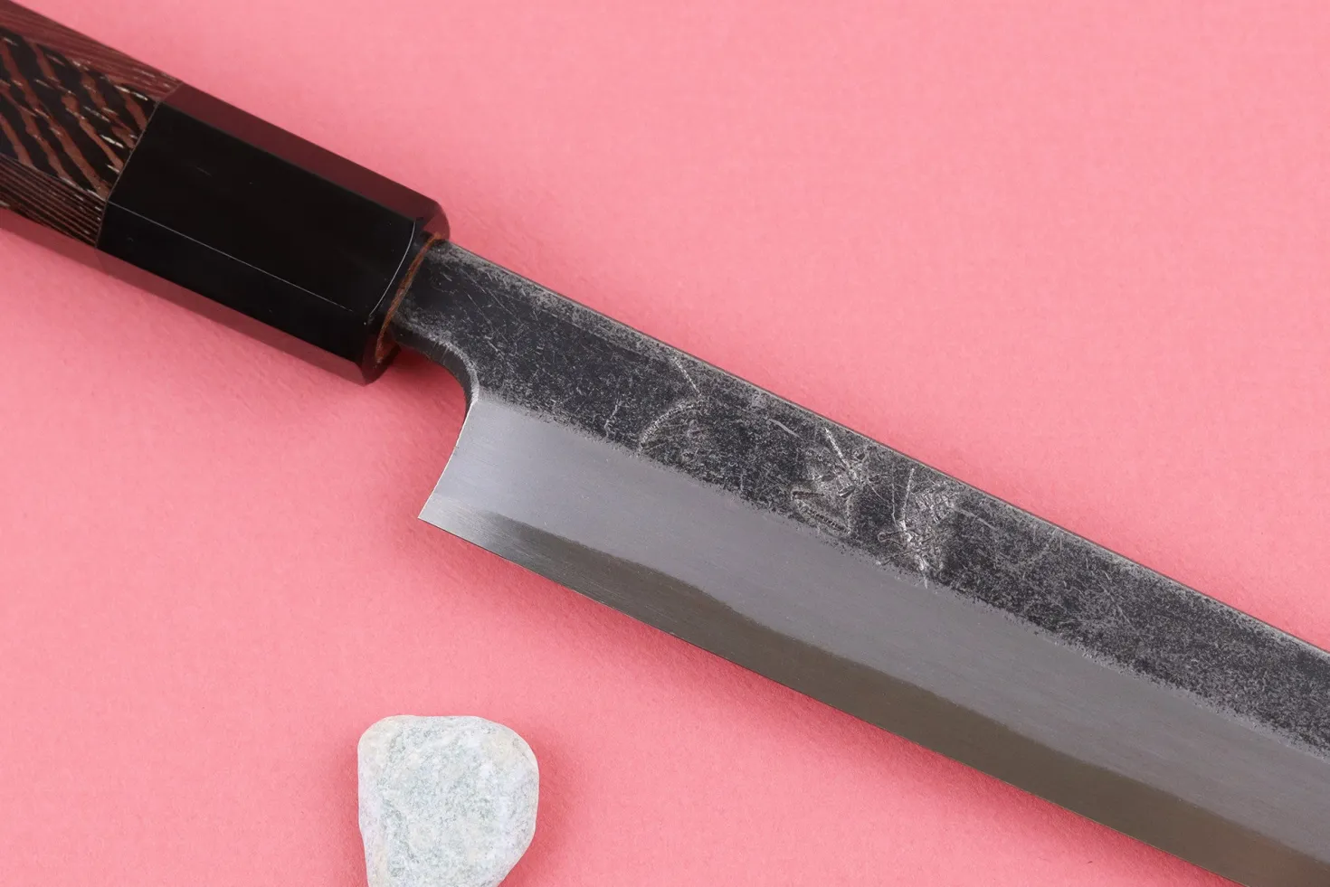Couteau yanagiba 24cm japonais artisanal Hatsukokoro Shirasagi manche en wengé