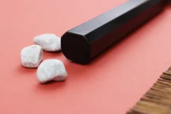 Couteau yanagiba 29cm japonais artisanal Hatsukokoro Shirasagi manche en ébène