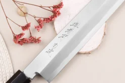 Couteau yanagiba japonais artisanal 33cm Sakai Takayuki Byakko manche en ébène + étui