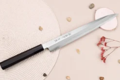 Couteau yanagiba japonais artisanal 27cm Sakai Takayuki Byakko manche en ébène + étui