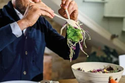 Couverts à salade blancs Guzzini Tierra en bouteilles recyclées 28cm