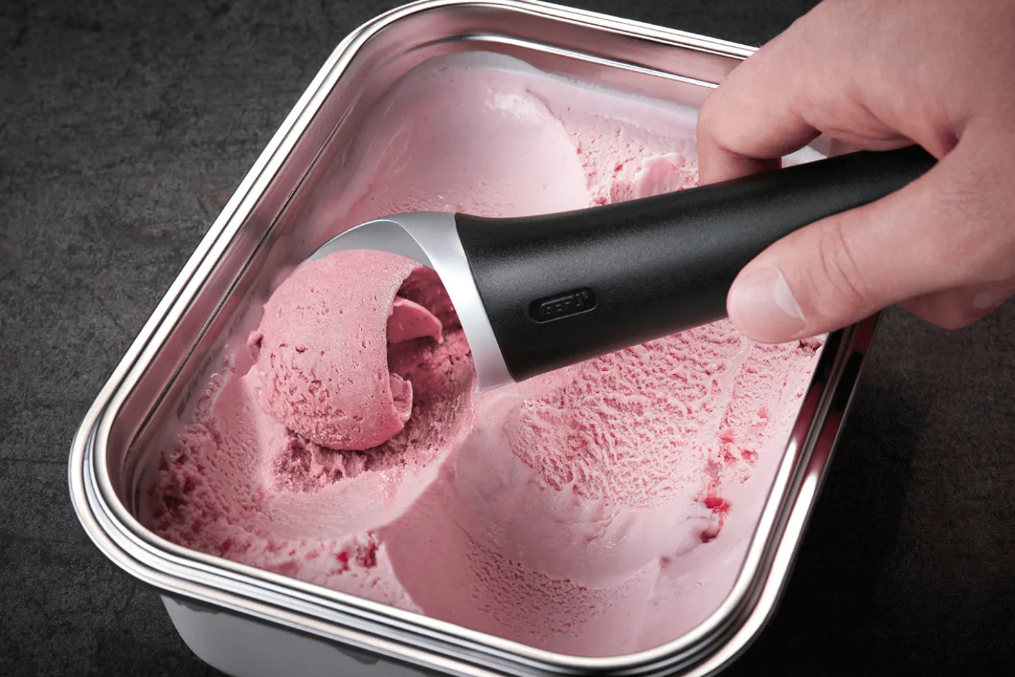 Cuillère à glace Gefu Italia en zinc moulé / ABS noir