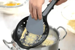 Cuillère à spaetzle Gefu Scodel avec spatule flexible