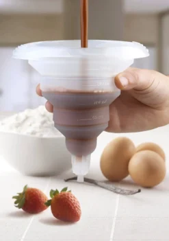 Entonnoir pliable transparent SILIKOMART + bouchon