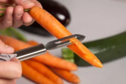 Eplucheur économe Cristel POC en acier inoxydable