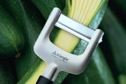 Eplucheur à julienne Triangle acier inox manche en green grip