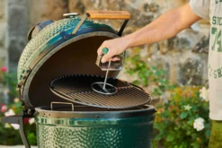 Extracteur Big Green Egg pour grilles en fonte