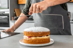 Fil à découper pour gâteaux KitchenCraft Sweetly Does It en acier carbone