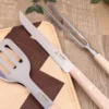 Fourchette de service pour barbecue Au Nain 48cm en hêtre