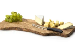 Grande planche à découper aux formes naturelles Continenta en bois d'olivier 50cm