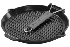 Gril rond Staub 28cm en fonte émaillée noir mat à poignée pliable