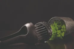 Infuseur à herbes aromatiques Rosle avec hachoir en acier inoxydable