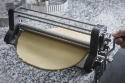 Laminoir multipâte De Buyer PRO en inox et polyamide