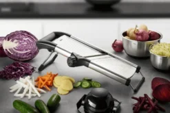 Mandoline Gefu Volari en acier inoxydable 41,5cm avec poussoir