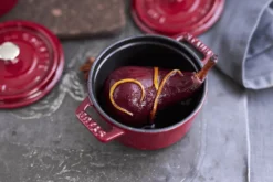 Mini cocotte Staub ronde en fonte émaillée cerise 10cm