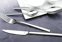 Ménagère 24 couverts de table Amefa Caractère en acier inoxydable forgé 18/0