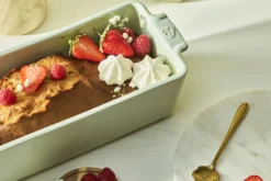 Moule à cake Peugeot Appolia en céramique vert sauge 31cm