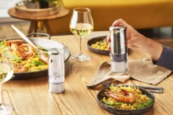 Moulin à sel électrique Peugeot Zeli en ABS avec éclairage 14cm