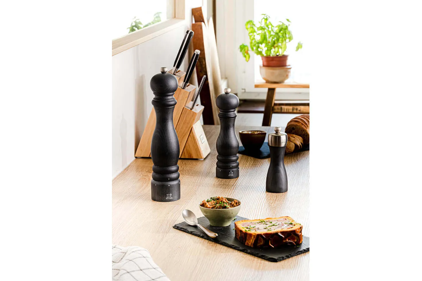 Moulin à sel manuel Peugeot Bistro Graphite en bois 10cm
