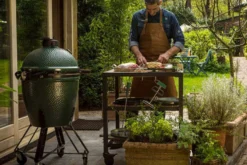 Pack Big Green Egg Large barbecue + convEGGtor + table modulaire + meuble d'extension + 6 roulettes