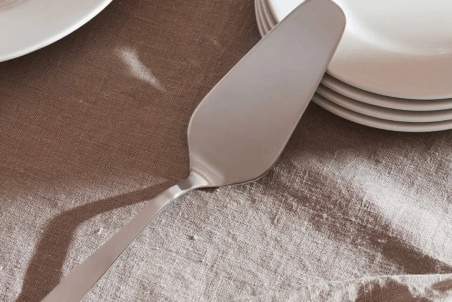 Pelle à tarte Alessi Knifeforkspoon 26cm acier inox 18/10 design par Jasper Morrison