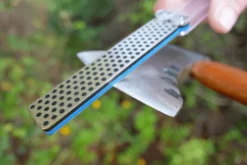 Pierre à aiguiser DMT Diafold Diamond portable double face diamantée 220/325