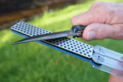 Pierre à aiguiser DMT Diafold Diamond portable double face diamantée 220/325